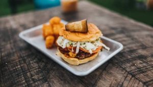 ۲۰ ماده غذایی که مانع چربی سوزی شکم و پهلو میشوند 3 ۲۰ ماده غذایی که مانع چربی سوزی شکم و پهلو میشوند ،خوراکیهایی که مانع چربی سوزی در شکم و پهلو میشوند ،نوشیدنیهای شیرین