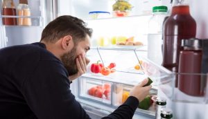 یخچالی که بو نمیگیرد؛ تکنولوژی چطور به حذف بوی بد یخچال کمک میکند؟ 14 یخچالی که بو نمیگیرد ،یخچالی که بو نمیگیرد؛ تکنولوژی چطور به حذف بوی بد یخچال کمک میکند؟ ،راهکارهای سنتی رفع بوی بد یخچال