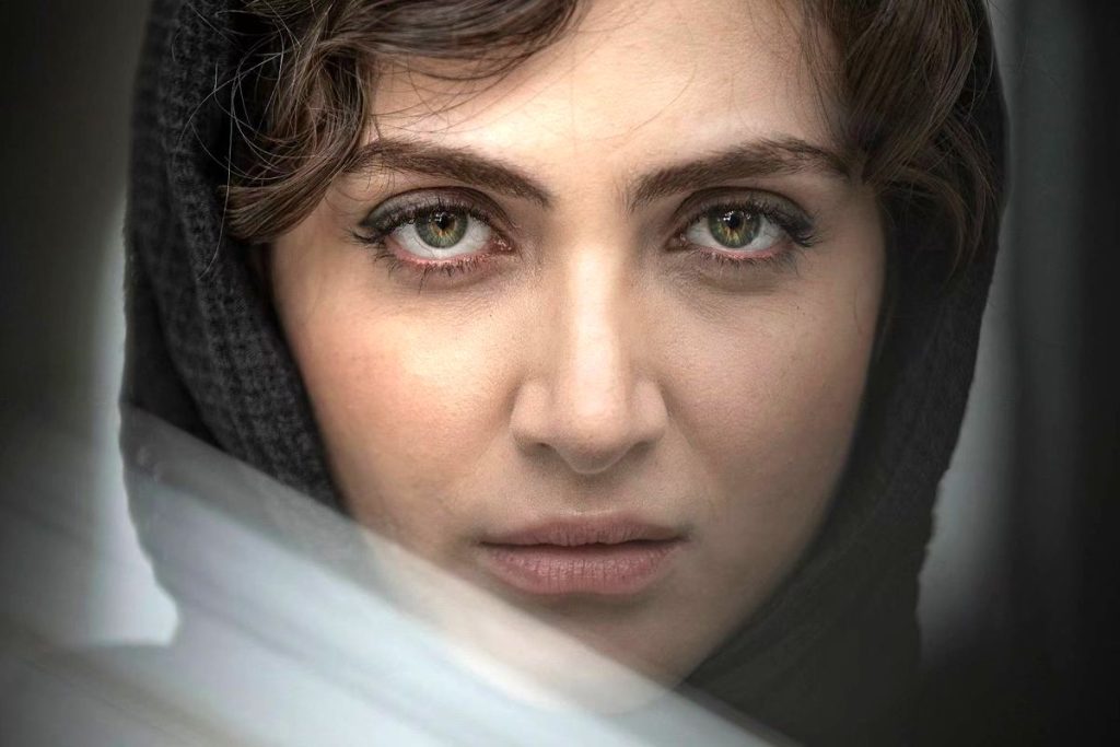 خوانندگی و نوازندگی الناز ملک در زخم کاری+ ویدئو