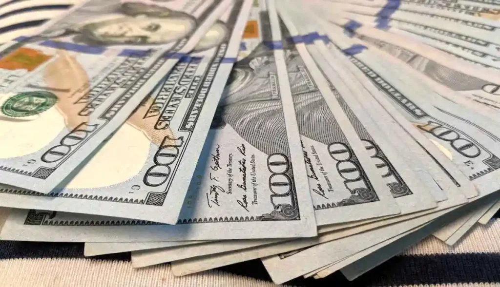 قیمت دلار 21 شهریور 1402 / انتظار دلار برای تصمیم‌گیری‌های بین‌المللی