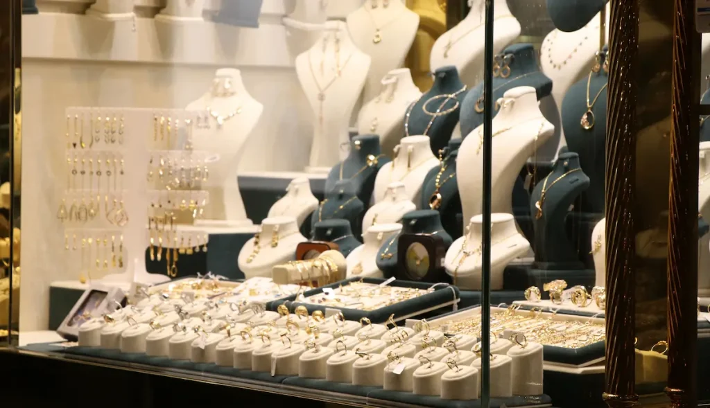 قیمت طلا و سکه امروز 26 شهریور 1402 / راه سکه امامی از خانواده خود جدا شد