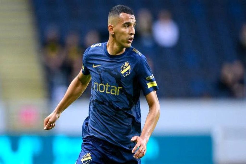 پیراهن گلزن دربی  بر تن شاگرد جدید گل محمدی