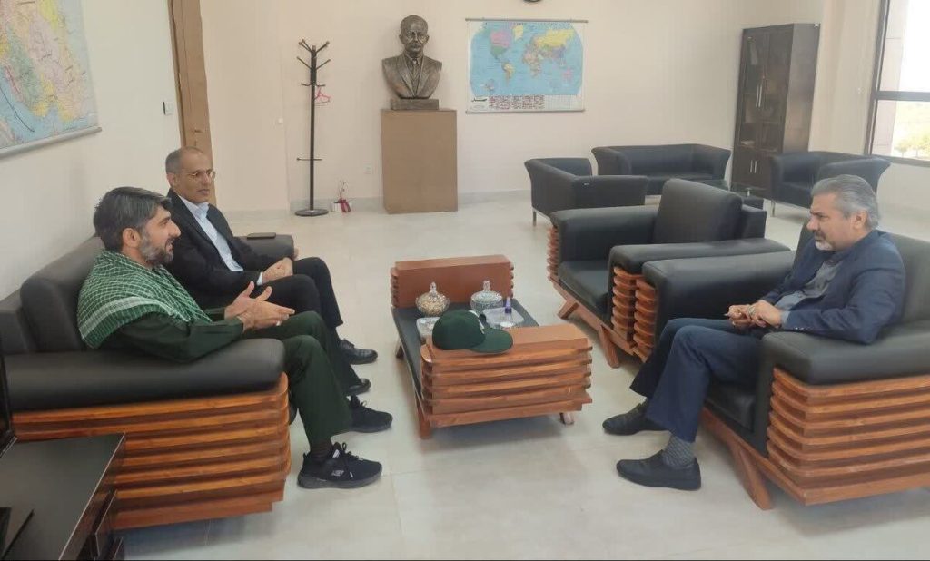 مدیر دفتر نمایندگی وزارت خارجه در قزوین با دبیر قرارگاه صنعتی خاتم الانبیای شهرستان البرز گفتگو کرد