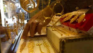 پیش بینی قیمت طلا و سکه 17 مهر 1402 / نوسانات شارپی بازار طلا طبیعی است؟