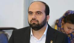 سوغات پیکان‌پور از سفرش به هند؛ بررسی چالش‌های دارویی ایران و هند