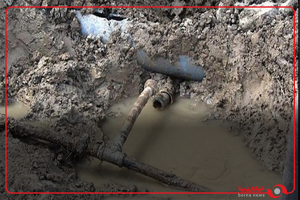 عمل تحسین برانگیز کارمند آبفا در از بین بردن شکستگی لوله آب شرب 3 اقدام تحسین برانگیز کارمند آبفا در رفع شکستگی لوله آب شرب