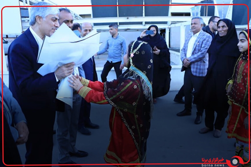 کیومرث هاشمی وزیر ورزش و جوانان وارد شهر بندرعباس شد