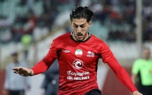 فریادهای شجاع روی سر دفاع کننده پراشتباه 4 فریادهای شجاع روی سر مدافع پراشتباه