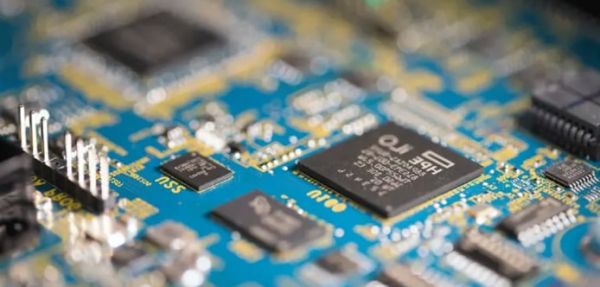 مزایای خرید سرور HP DL380 Gen10 - بازدید قابلیتها_دلخوش 4 تراشه HPE iLO 5.0