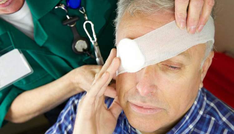 بی‌اعتنایی بیمه‌های تکمیلی به بیماران چشم؛ مطالبات معوقه سر به فلک زده